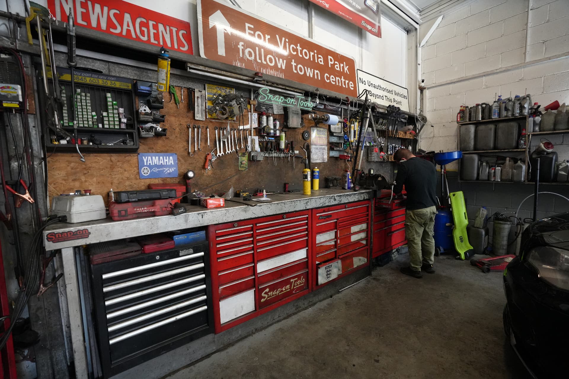 Workshop tool bench with Snap-on equipment